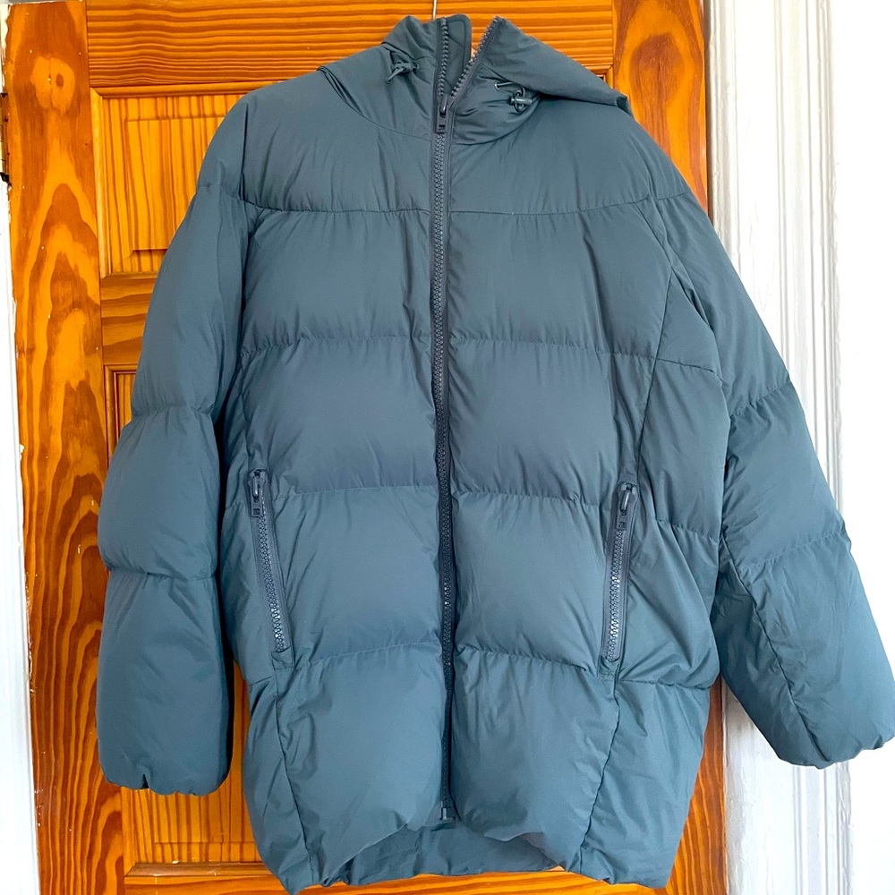 Aritzia Giga Puff 2019-2020 szn GENTLY USED Puffer - Picture 2 of 11